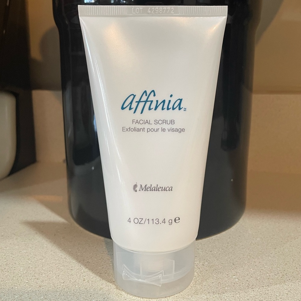 Melaleuca Affinia Facial Scrub- 4 oz